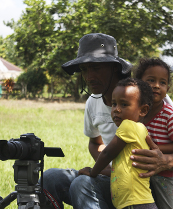 Equipo con niños de Valle Encantado