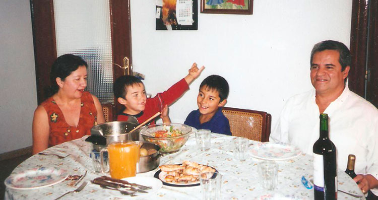 Leonor Castaño y su familia