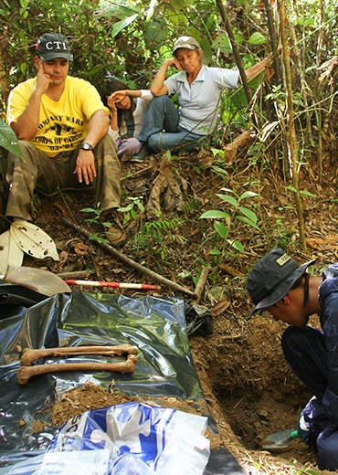 Primera Exhumanción en el municipio de San Carlos, Antioquia, 2007. © Jesús Abad Colorado