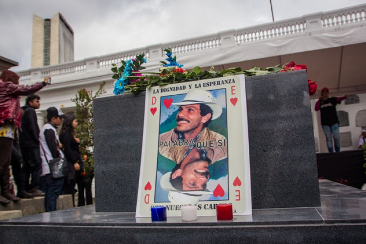 Pizarro descansa en un monumento por la paz