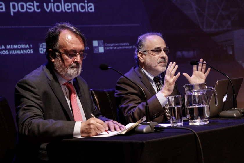 Conversación a tres bandas