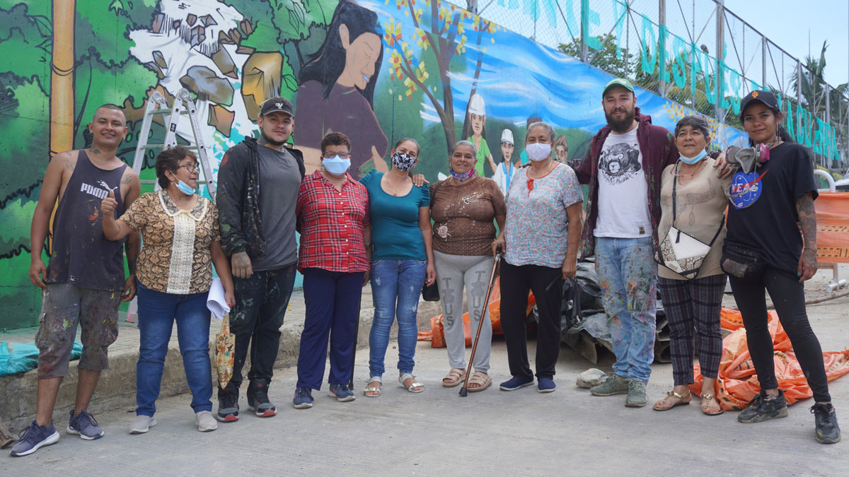 San Francisco inaugura su mural ‘Antes, durante y después de la guerra’, un sueño hecho realidad