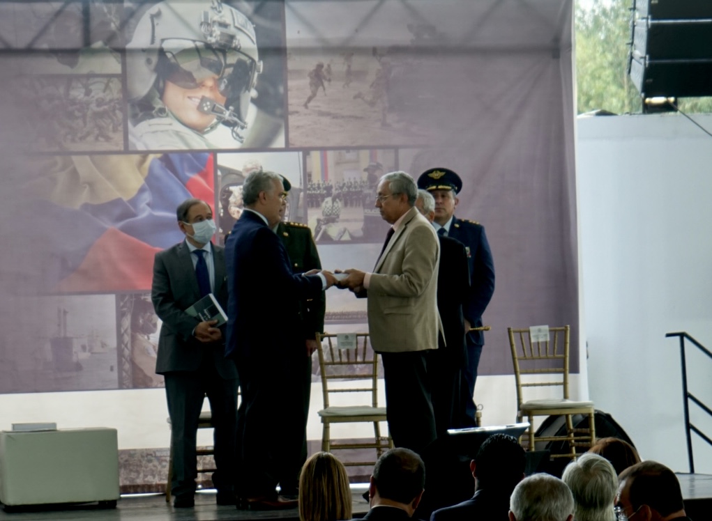 El presidente Iván Duque entrega al CNMH el aporte a la verdad desde el contexto de la fuerza pública