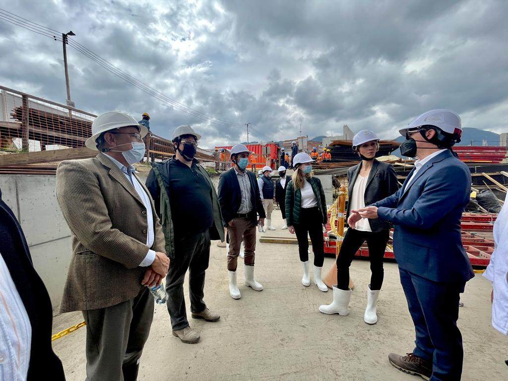 Diplomáticos de la Unión Europea visitan el predio del Museo de Memoria de Colombia