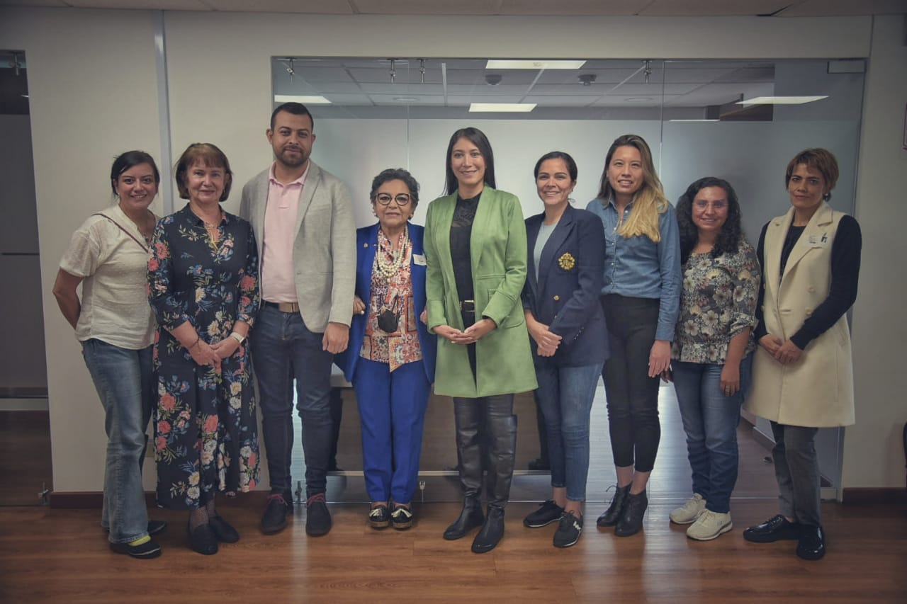 El CNMH recibe la visita de la ministra de Cultura de Honduras y un equipo diplomático El CNMH recibe la visita de la ministra de Cultura de Honduras y un equipo diplomático