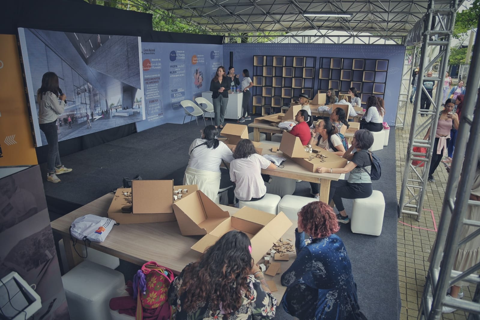 Más de diez mil asistentes a la Fiesta del Libro en Medellín participaron de la programación del Centro Nacional de Memoria Histórica Más de diez mil asistentes a la Fiesta del Libro en Medellín participaron de la programación del Centro Nacional de Memoria Histórica