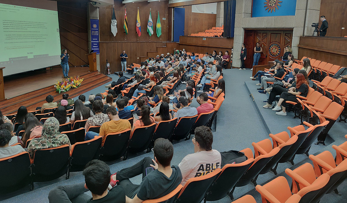 El Centro Nacional de Memoria Histórica realizó la conferencia Visita guiada a la universidad Santo Tomás El Centro Nacional de Memoria Histórica realizó la conferencia Visita guiada a la universidad Santo Tomás