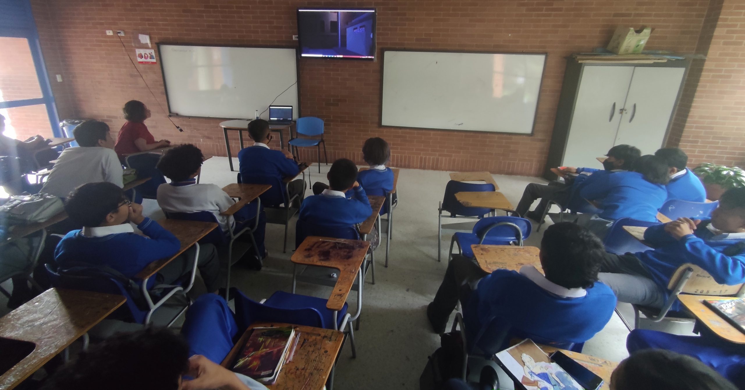 Por primera vez, jóvenes bachilleres de la Institución Educativa Distrital Atanasio Girardot participan de un cineforo del Centro Nacional de Memoria Histórica Por primera vez, jóvenes bachilleres de la Institución Educativa Distrital Atanasio Girardot participan de un cineforo del Centro Nacional de Memoria Histórica