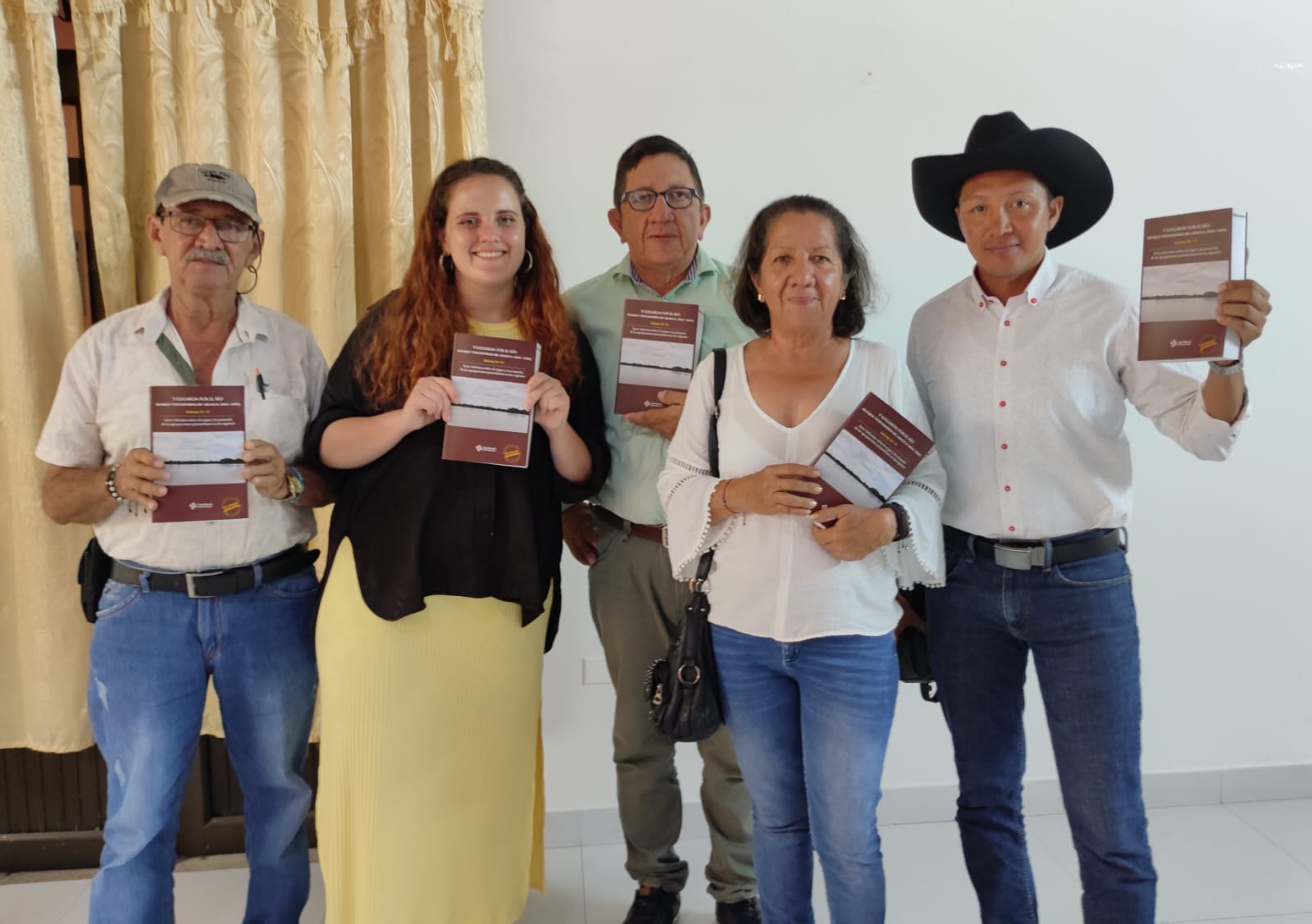 “Gracias a este informe ya no estamos en el olvido”: dijo víctima en el lanzamiento de la investigación sobre el Bloque Vencedores de Arauca “Gracias a este informe ya no estamos en el olvido”: dijo víctima en el lanzamiento de la investigación sobre el Bloque Vencedores de Arauca