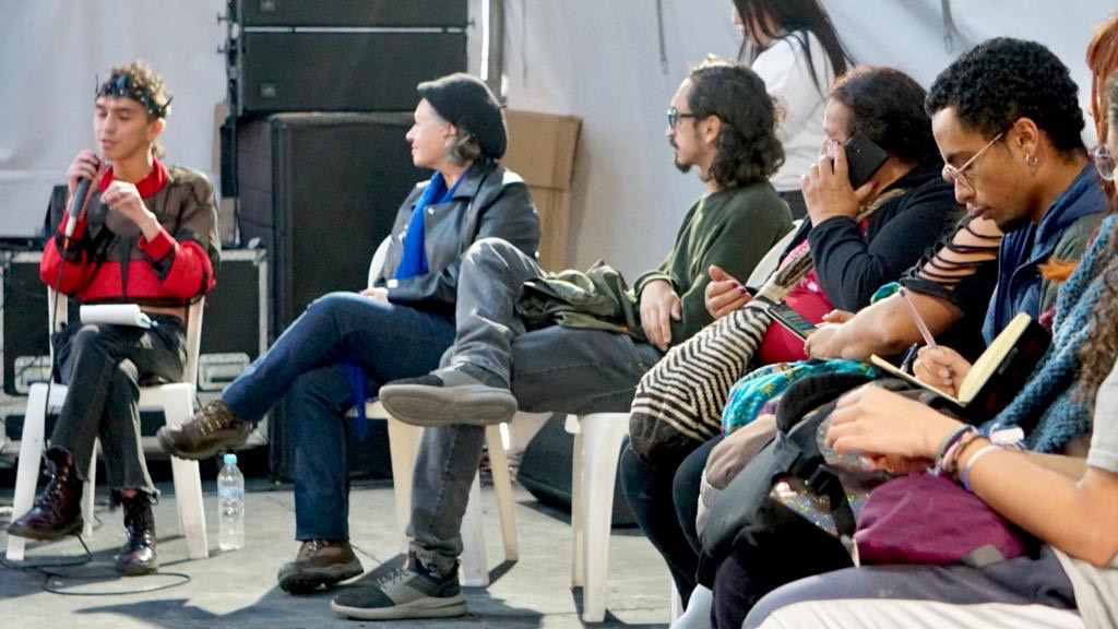 La 26 comenzó a iluminarse con la memoria de quienes la habitan
