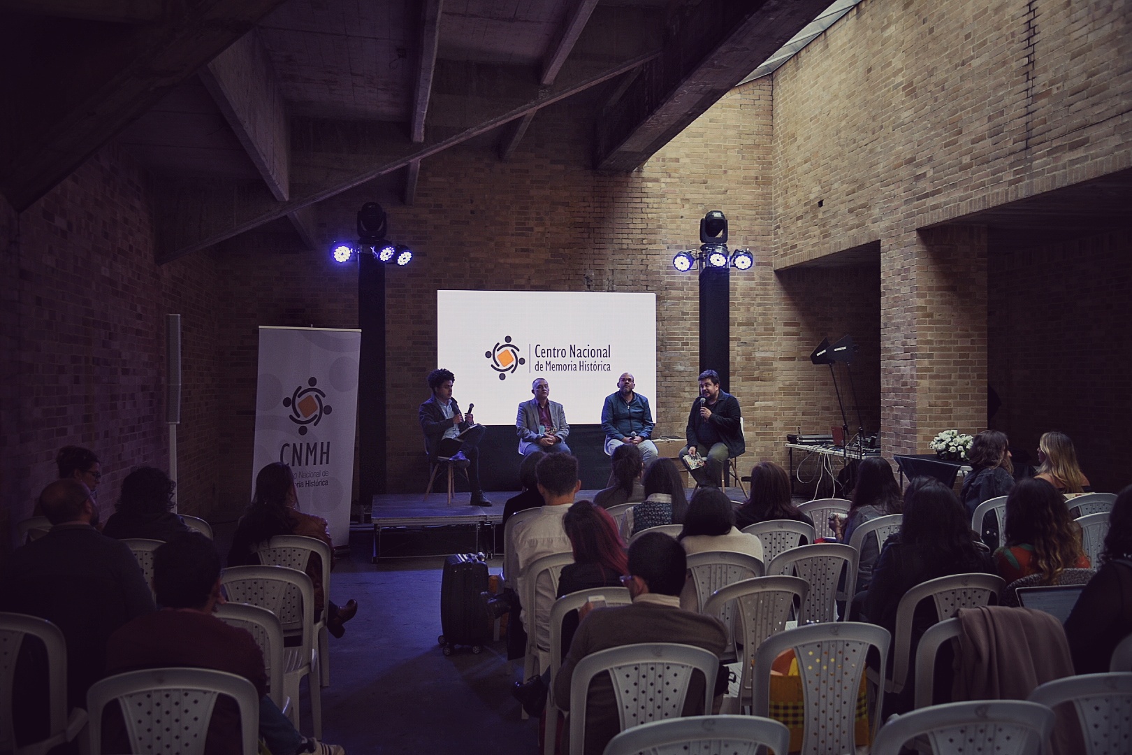 Cinco reflexiones sobre la estrategia de territorialización del Centro Nacional de Memoria Histórica Cinco reflexiones sobre la estrategia de territorialización del Centro Nacional de Memoria Histórica