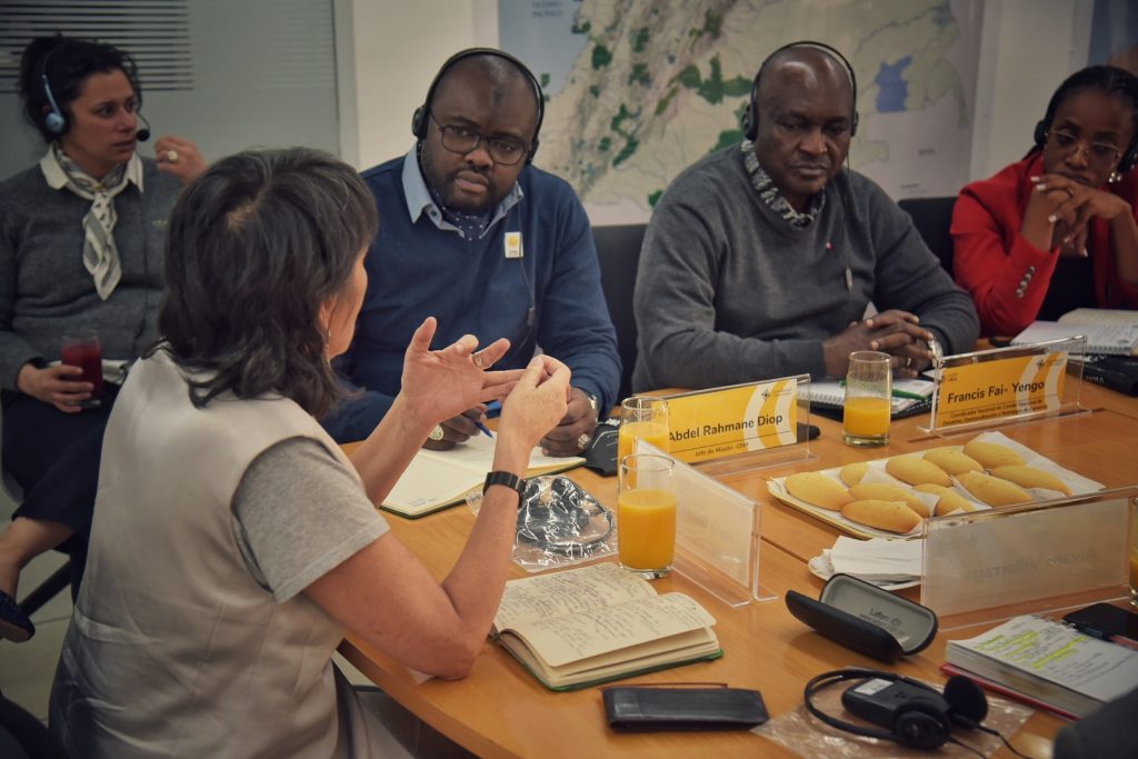  En la imagen, la directora del CNMH, María Gaitán Valencia, junto con Francis Fai-Yengo y Abdel Rahmane Diop, integrantes de la delegación del Comité Nacional de Desarme, Desmovilización y Reintegración de la República de Camerún, y Hamish Baverstock, oficial de proyectos de Desmovilización, Desarme y Reincorporación de la Organización Internacional para las Migraciones (OIM) de Camerún.