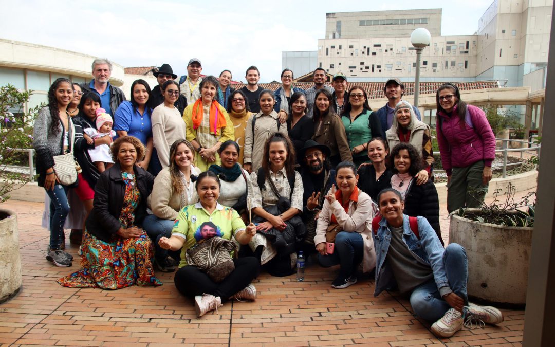 «Para escribir hay que ser rebelde»: así narran las mujeres el conflicto armado en Colombia