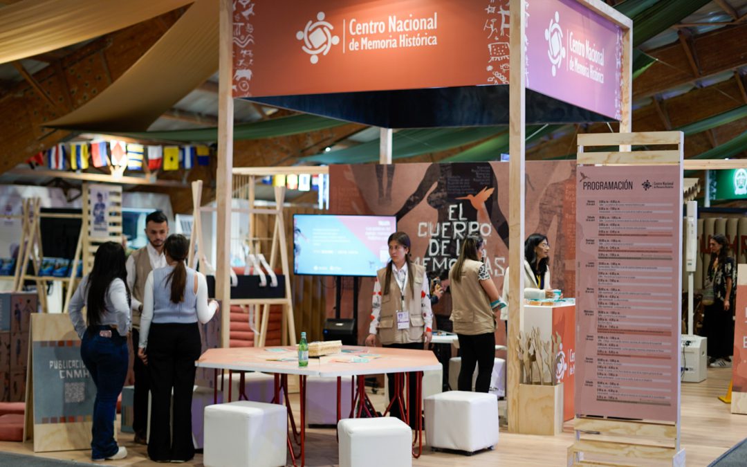 El Centro Nacional de Memoria Histórica despliega «El cuerpo de las memorias» en la FILBo 2025: una invitación a escuchar y reflexionar el conflicto armado interno